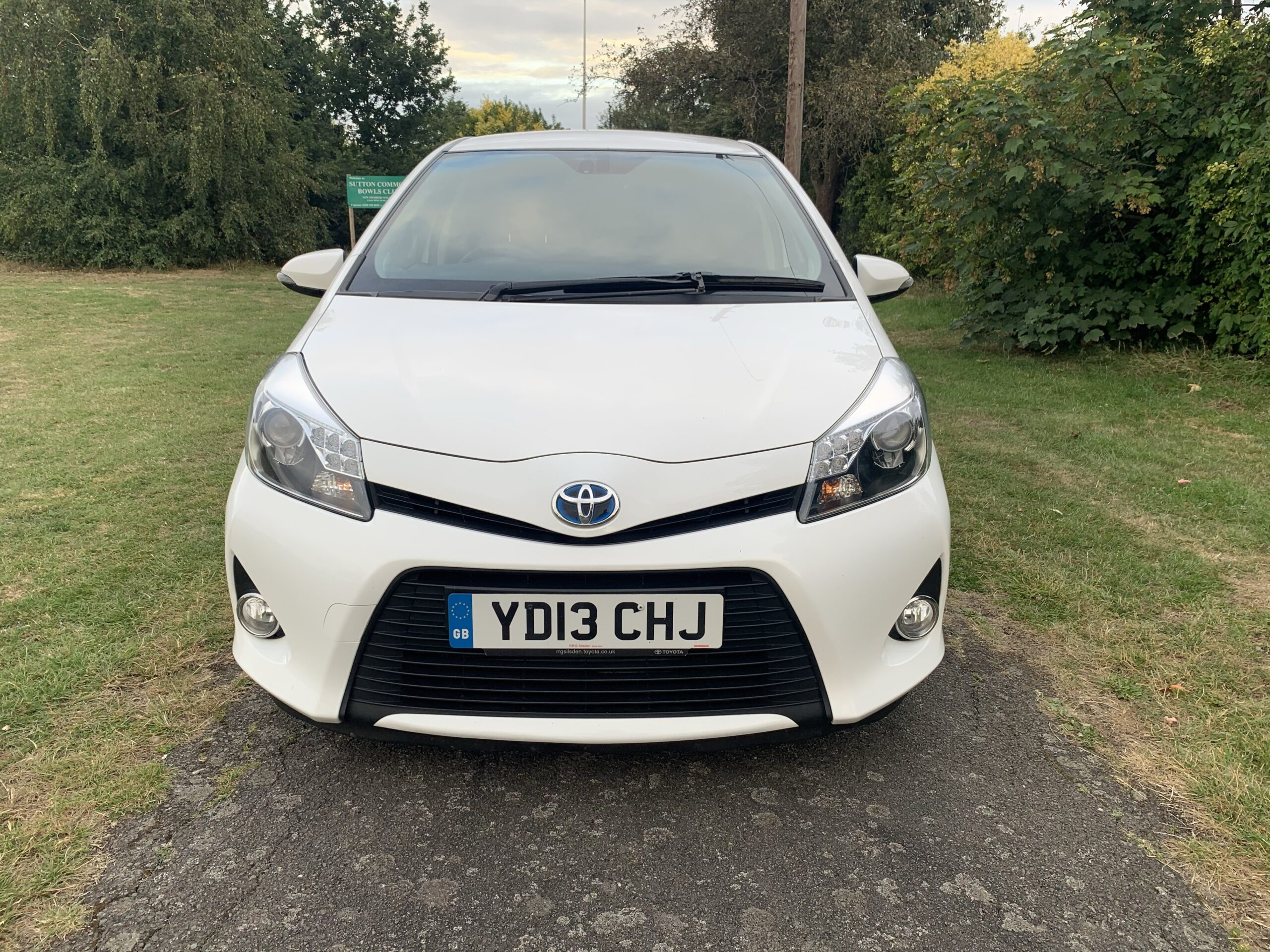 TOYOTA YARIS 15 VVT I HYBRID T SPIRIT Hatchback First Class Cars